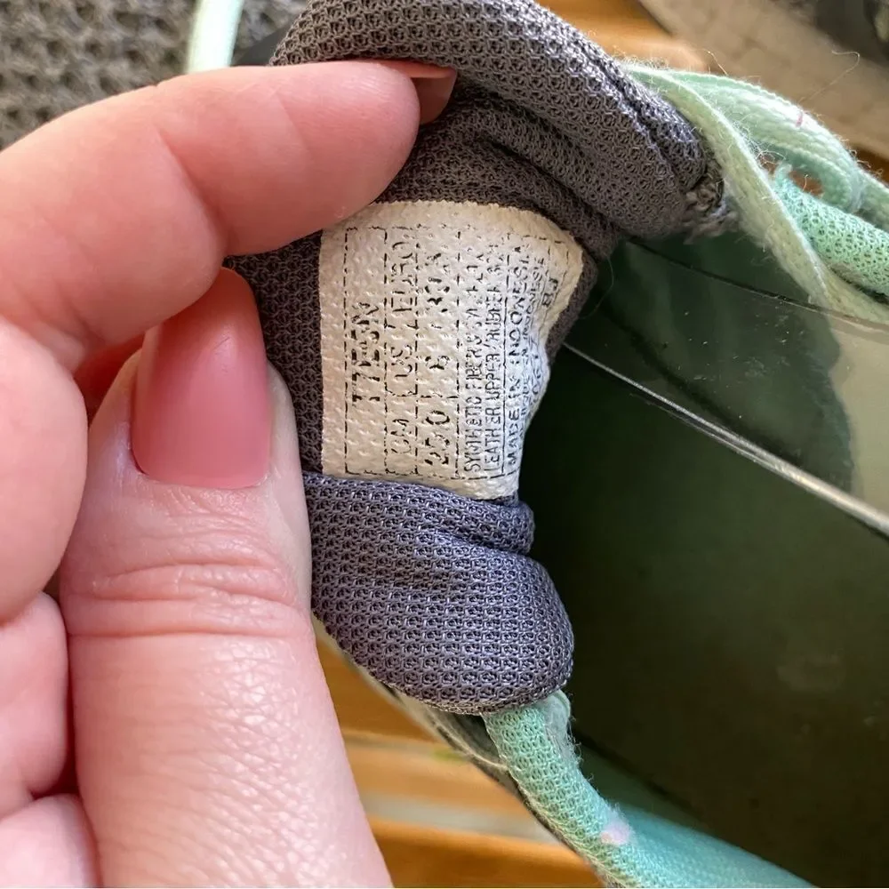 ASICS‎ - Picture 7 of 8